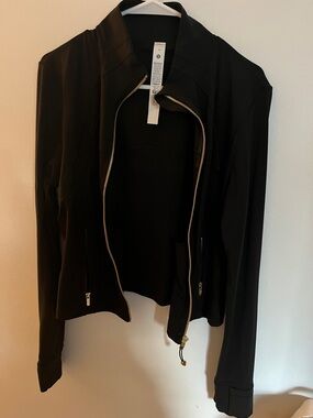 Lululemon cropped define gold zipper